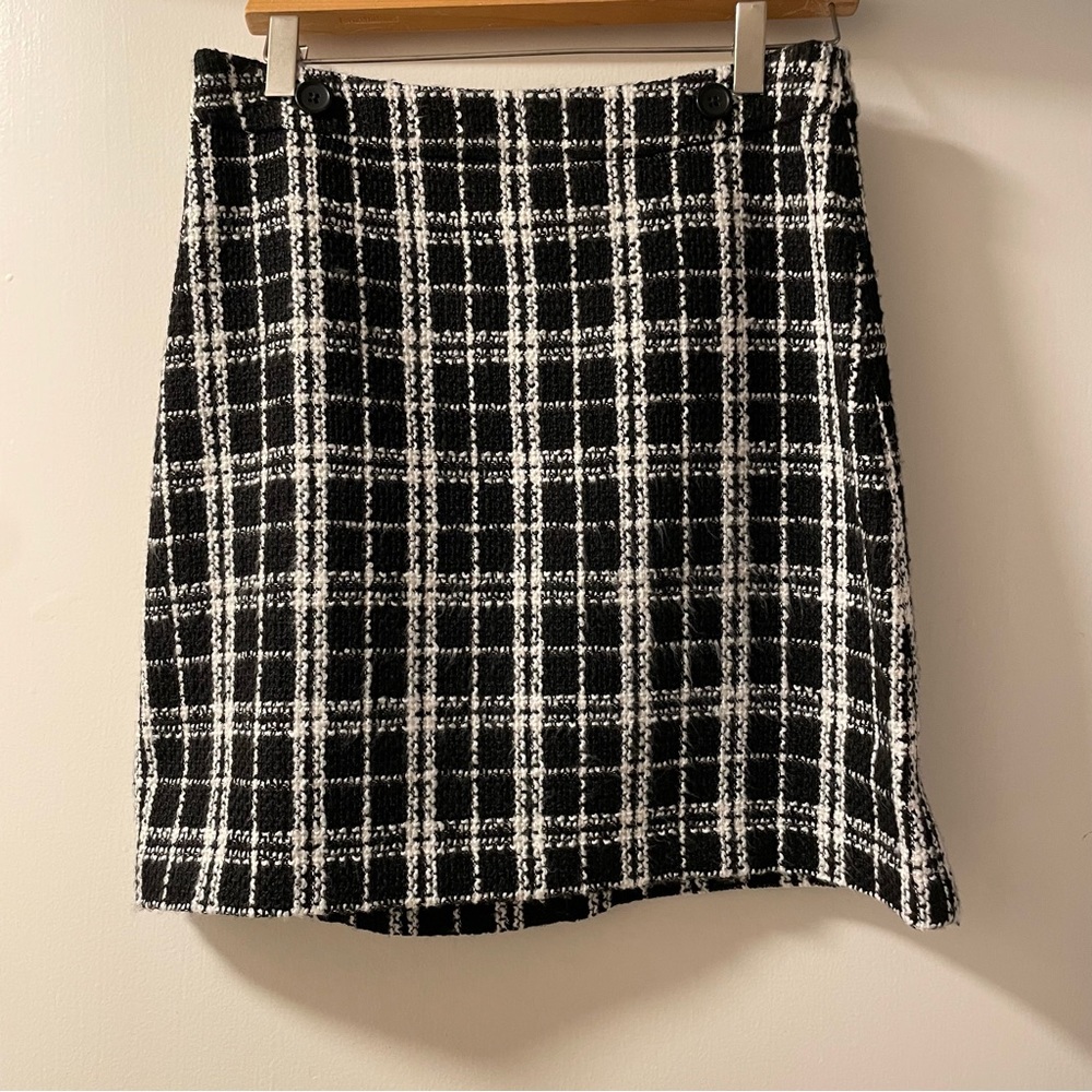 Banana Republic- Women's Black and White Shimmer Tweeded Skirt- Size 6